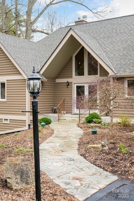 Property image 3 of 173 Winding Meadows Drive in Kenmure, Flat Rock, NC 28731