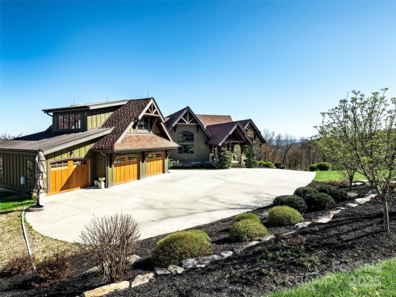 Property image 4 of 306 Dancing Bear Drive in Grand Highlands at Bearwallow, Hendersonville, NC 28792