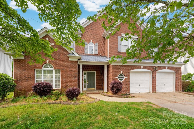 Old Stone Crossing, Charlotte Community