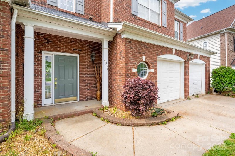 Property image 3 of 4036 Sawmill Trace Drive in Old Stone Crossing, Charlotte, NC 28213