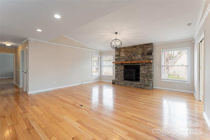 Property image 3 at 8 Greenbriar Court, Asheville, NC 28805