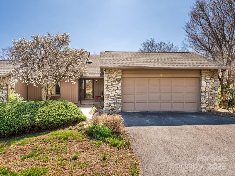 Property image 2 at 5 Ridge Terrace, Asheville, NC 28804