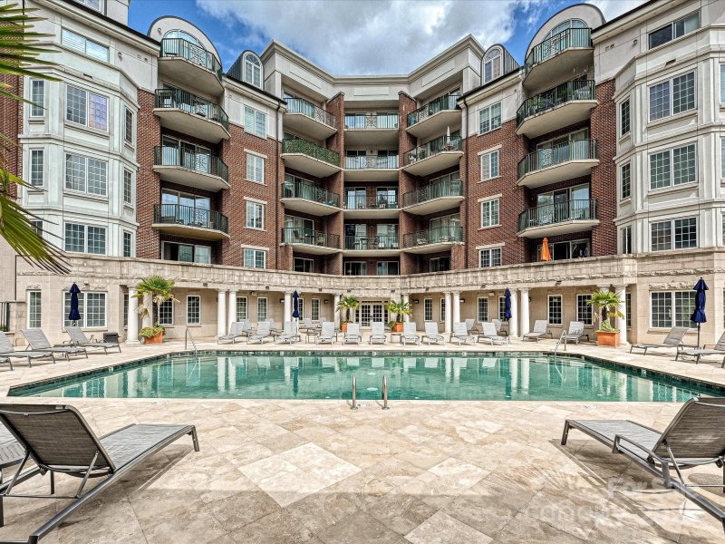 Property image 4 at 300 W 5th Street, Charlotte, NC 28202