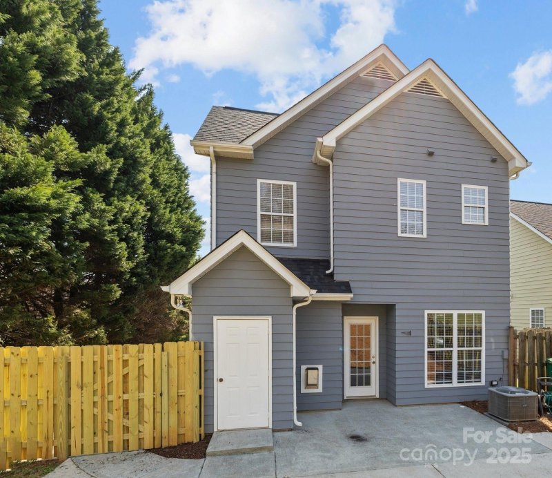 Property image 2 at 4627 Eaves Lane, Charlotte, NC 28215