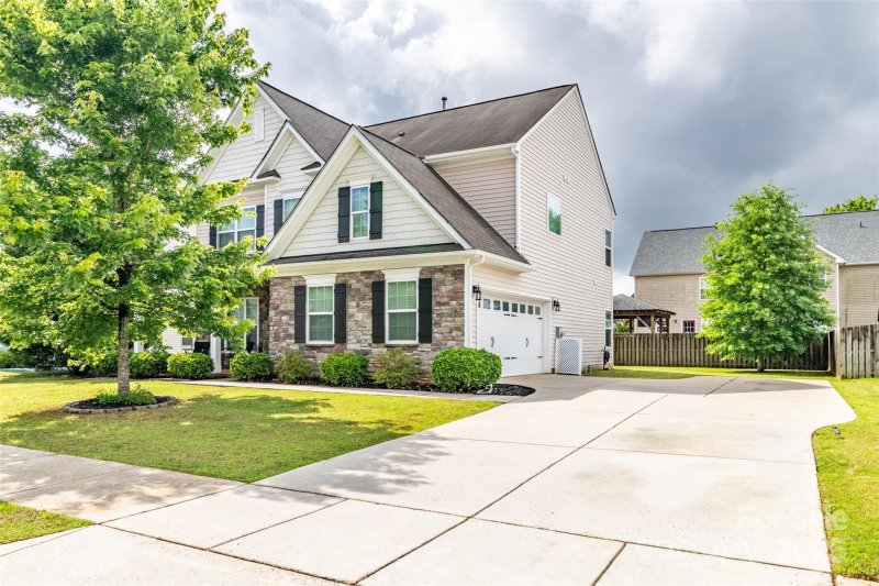 Property image 2 of 128 Millen Drive in Curtis Pond, Mooresville, NC 28115