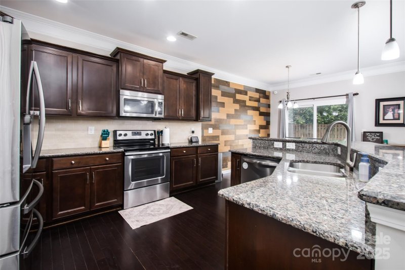 Property image 5 of 128 Millen Drive in Curtis Pond, Mooresville, NC 28115