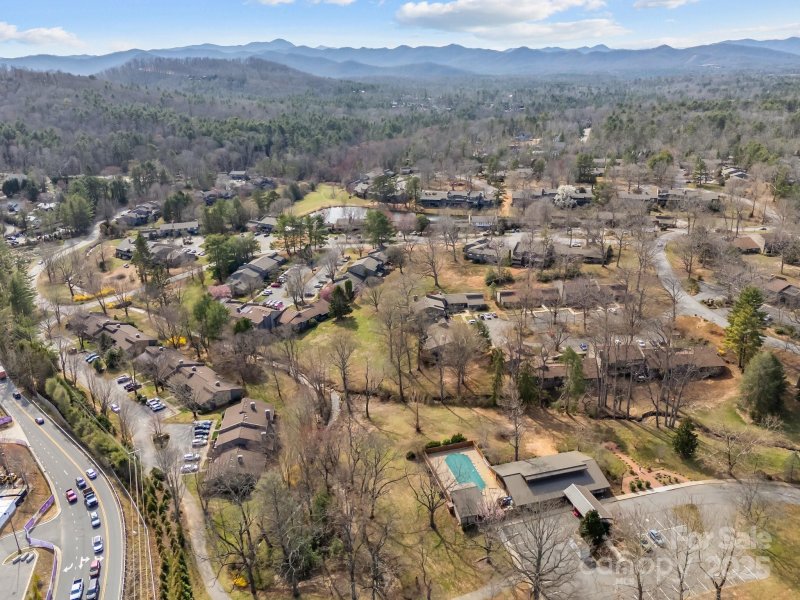 Property image 5 at 607 Crowfields Lane, Asheville, NC 28803