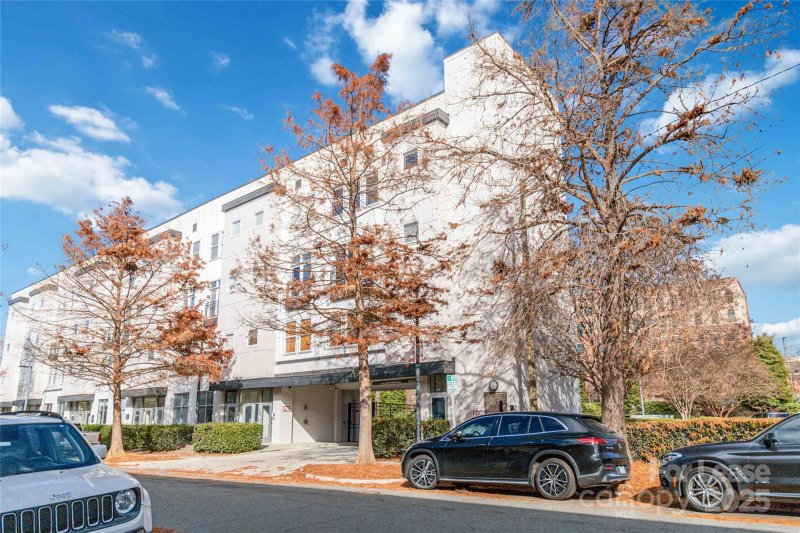 Property image 2 at 914 Westmere Avenue, Charlotte, NC 28208