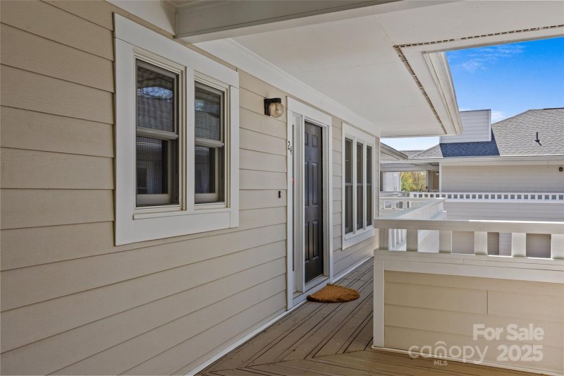 Property image 3 at 2719 Selwyn Avenue, Charlotte, NC 28209