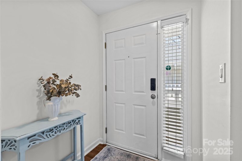 Property image 5 at 2719 Selwyn Avenue, Charlotte, NC 28209