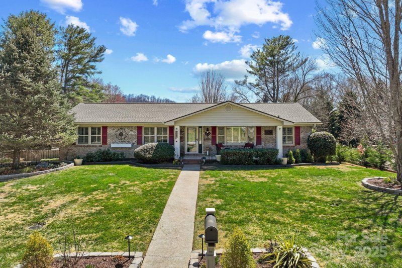 Property image 2 at 9 Ballantree Drive, Asheville, NC 28803