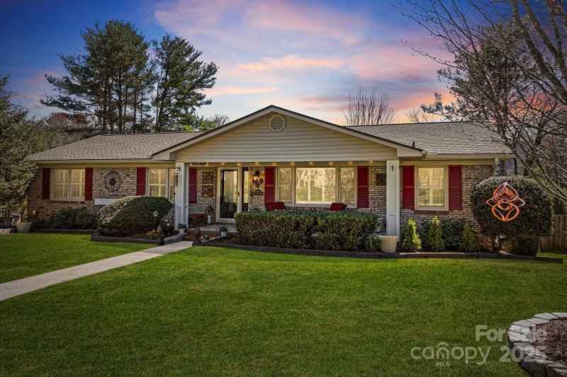 Property image 3 at 9 Ballantree Drive, Asheville, NC 28803