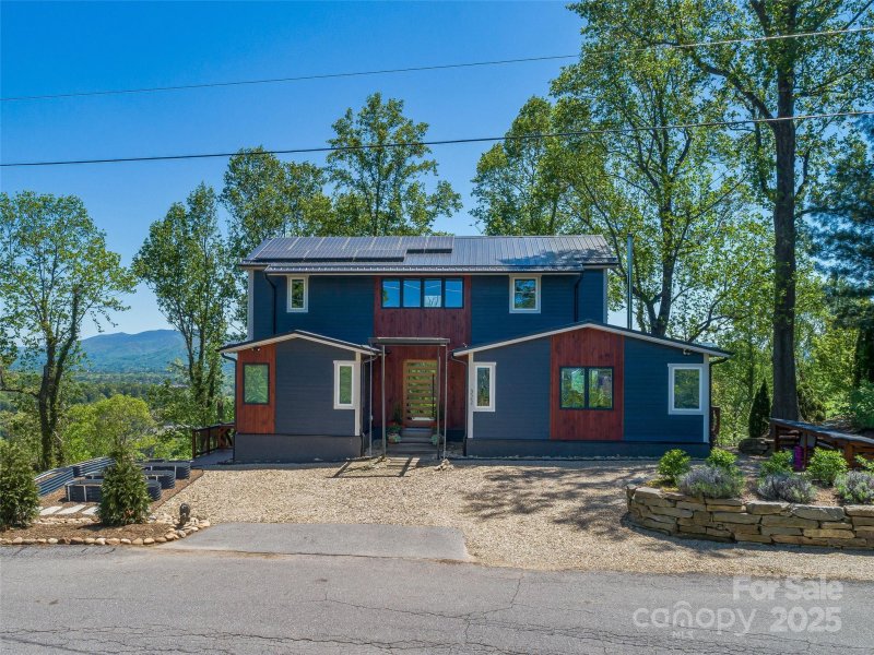 Property image 2 of 322 Windswept Drive in Kenilworth, Asheville, NC 28801