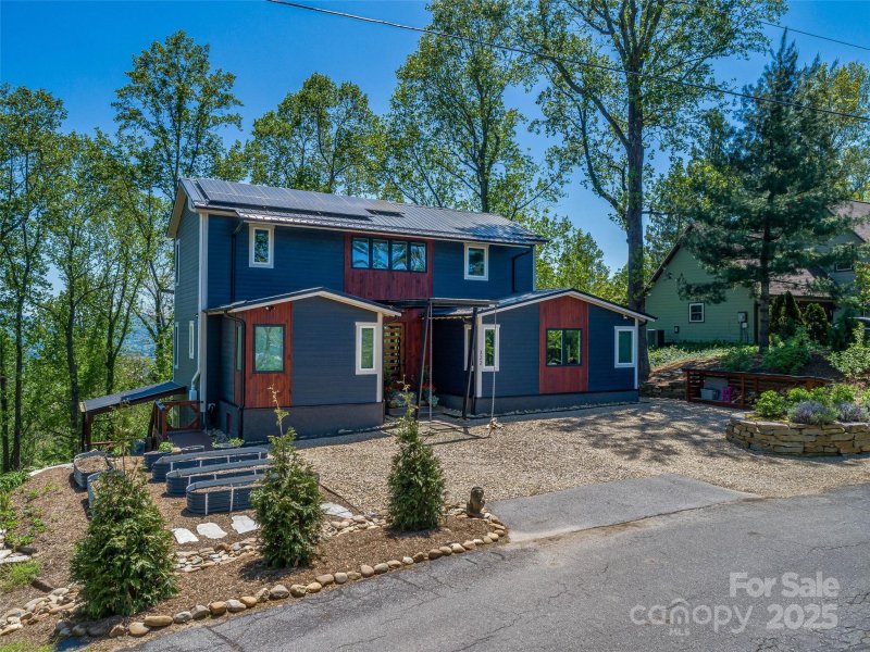 Property image 3 of 322 Windswept Drive in Kenilworth, Asheville, NC 28801