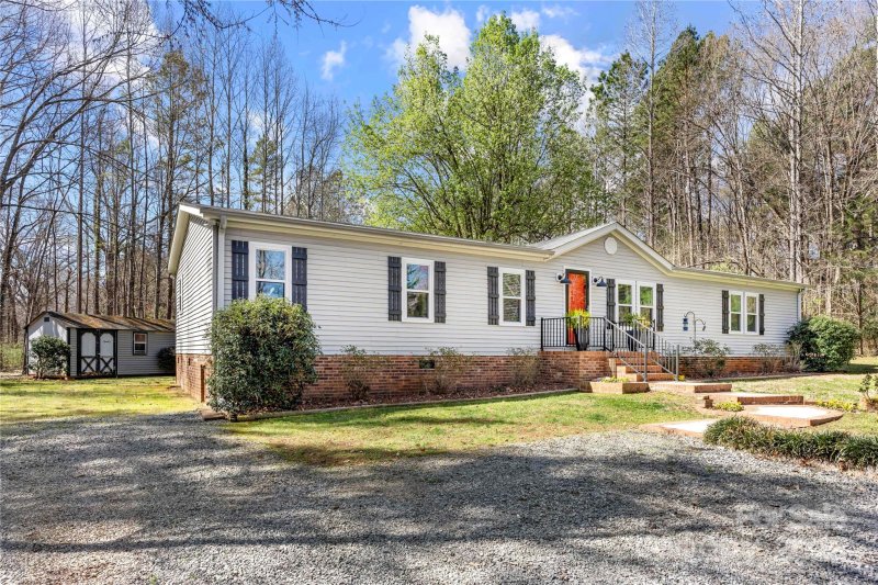 Property image 5 of 230 Valley View Drive in Valley View Estates, Clover, SC 29710