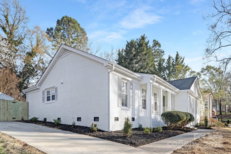 Property image 3 at 8142 Cliffside Drive, Charlotte, NC 28270