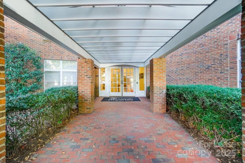 Property image 3 of 1301 Queens Road in Myers Park, Charlotte, NC 28207