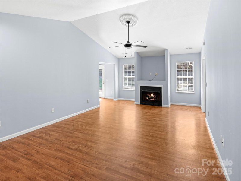 Property image 3 of 324 Wiltshire Circle in Stafford Crossing, Fletcher, NC 28732