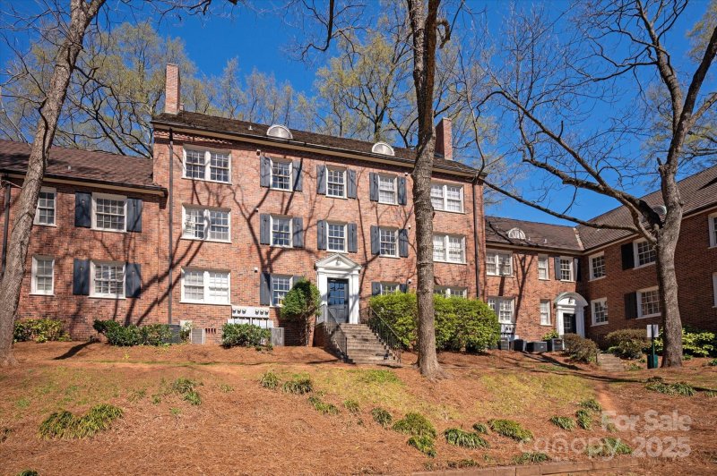 Property image 2 of 103 S Laurel Avenue in Eastover, Charlotte, NC 28207