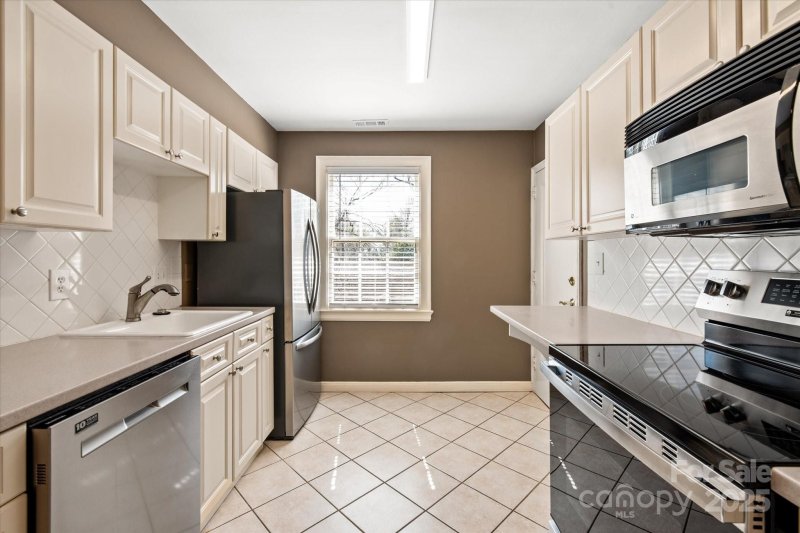 Property image 4 of 103 S Laurel Avenue in Eastover, Charlotte, NC 28207