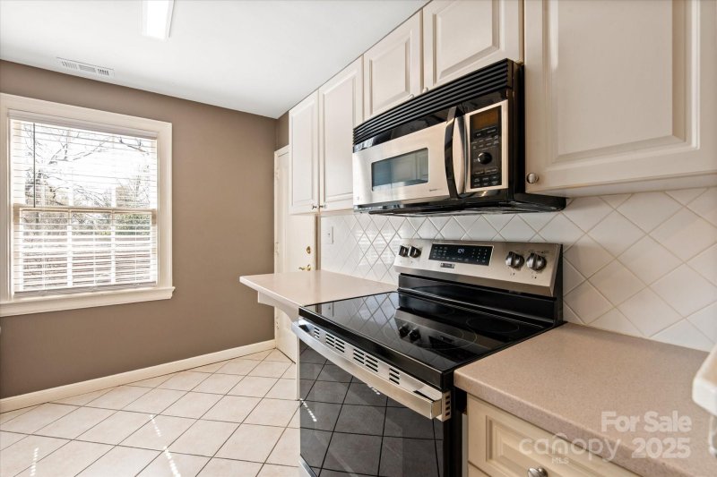 Property image 5 of 103 S Laurel Avenue in Eastover, Charlotte, NC 28207