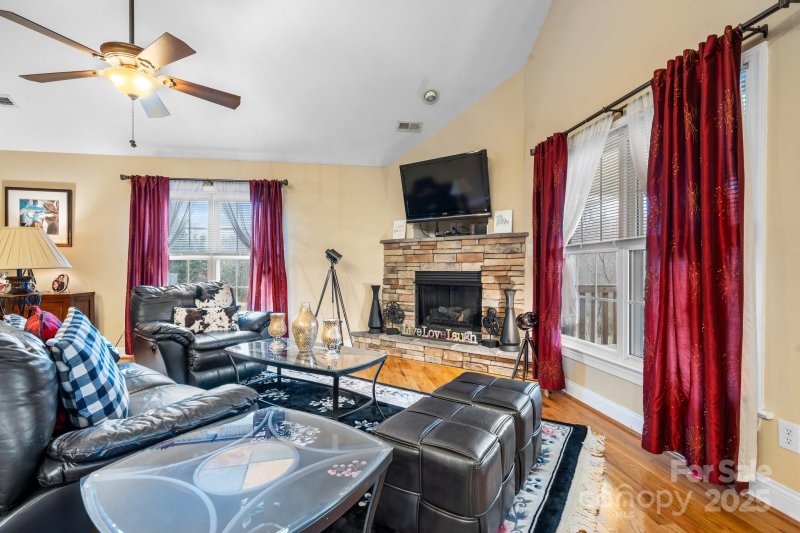 Property image 5 of 1263 Waterford Drive in Brookstone, Hickory, NC 28602