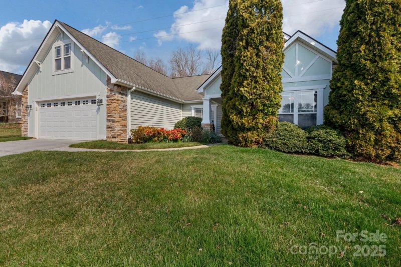 Property image 3 of 41 Sunview Circle in Baldwin Cove, Arden, NC 28704