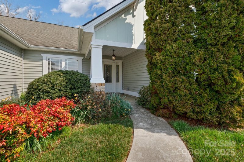 Property image 4 of 41 Sunview Circle in Baldwin Cove, Arden, NC 28704