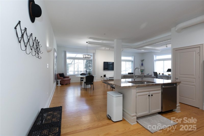 Property image 5 at 404 N Laurel Avenue, Charlotte, NC 28204