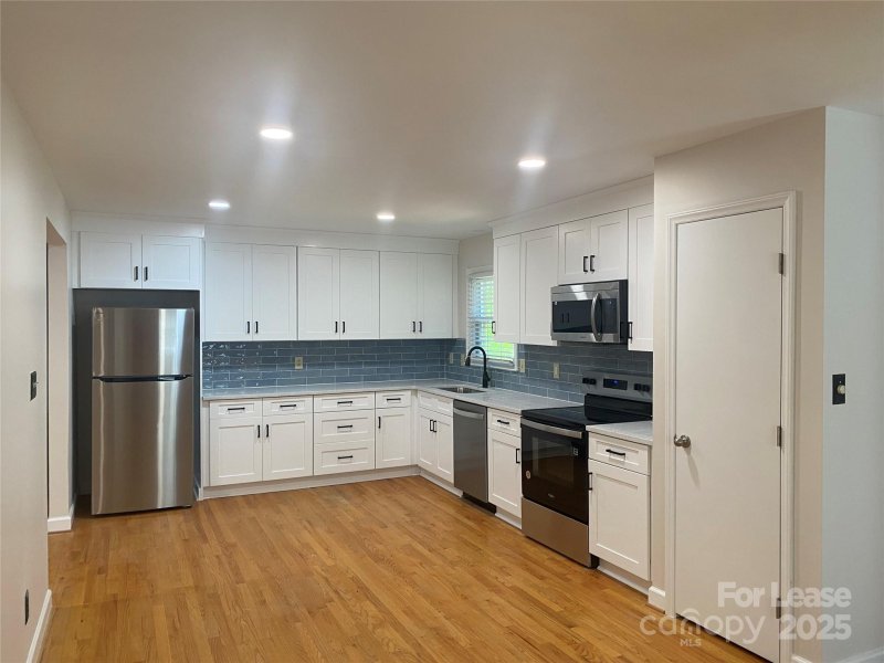 Property image 3 at 5255 Glenbrier Drive, Charlotte, NC 28212