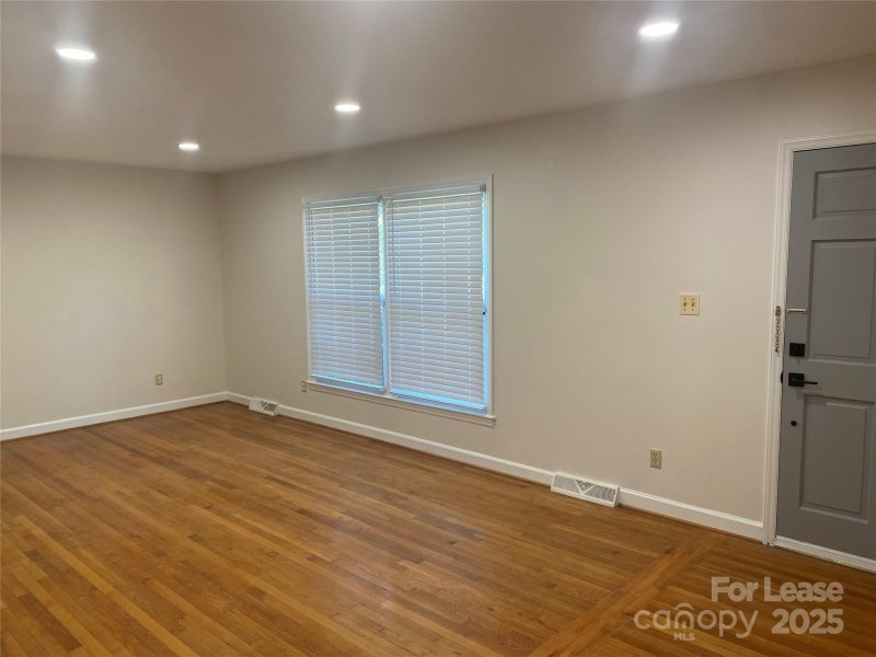 Property image 4 at 5255 Glenbrier Drive, Charlotte, NC 28212