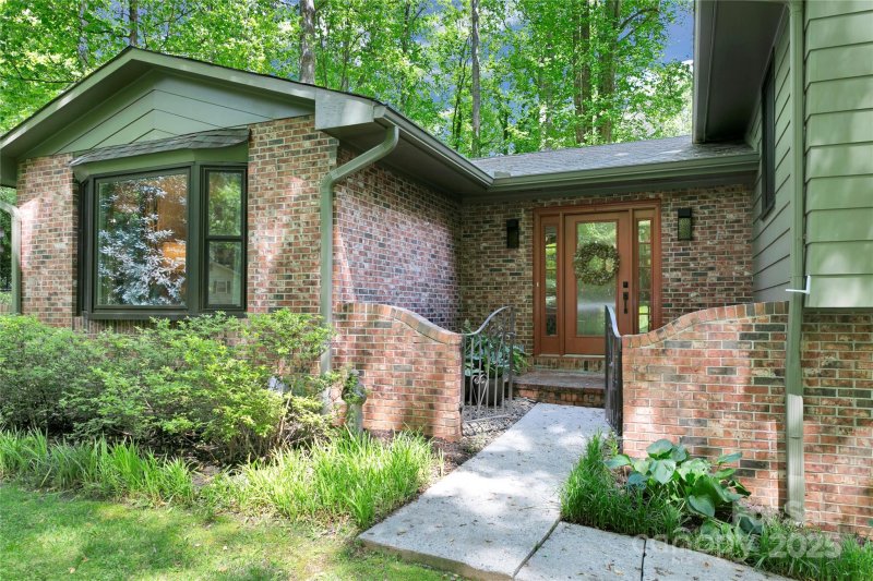 Property image 2 of 95 Ridgewood Place in Illahee Hills, Brevard, NC 28712