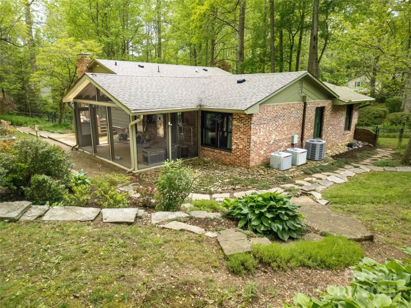 Property image 4 of 95 Ridgewood Place in Illahee Hills, Brevard, NC 28712