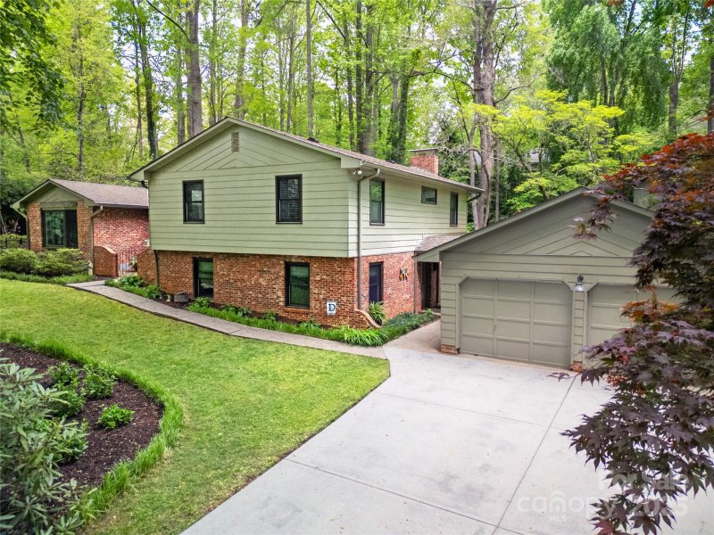 Property image 5 of 95 Ridgewood Place in Illahee Hills, Brevard, NC 28712