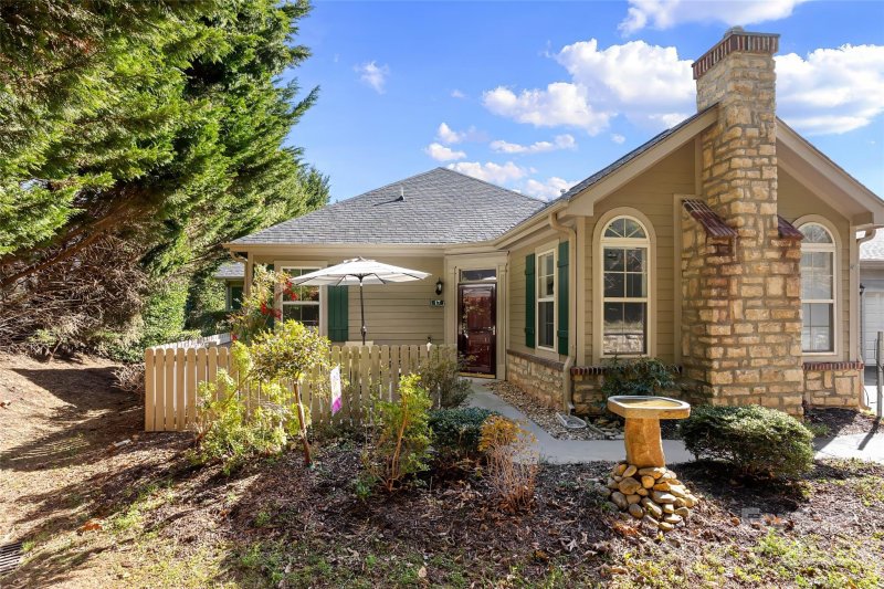 Property image 2 at 17 Outlook Circle, Swannanoa, NC 28778