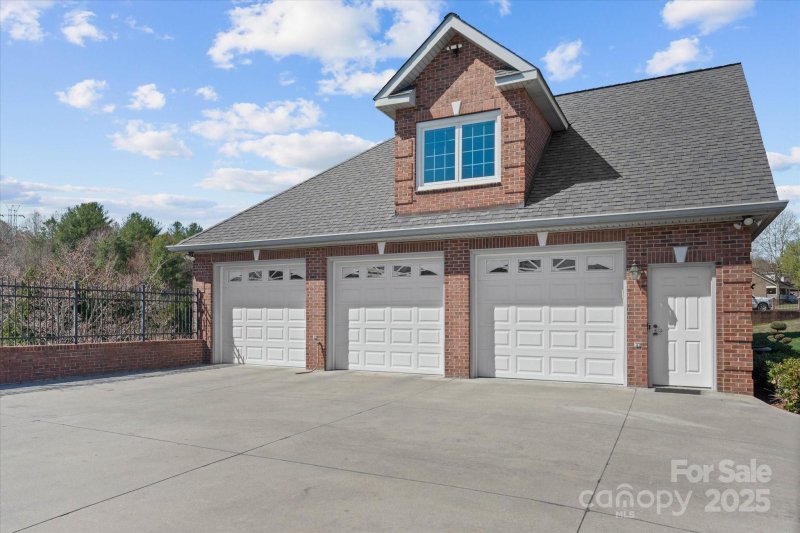 Property image 3 at 5809 Selkirk Drive, Hickory, NC 28601