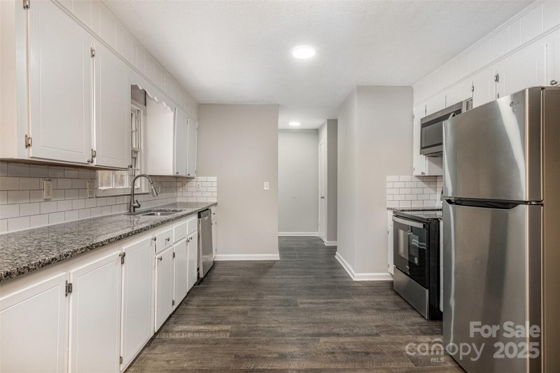 Property image 3 at 1024 Eaglewood Avenue, Charlotte, NC 28212