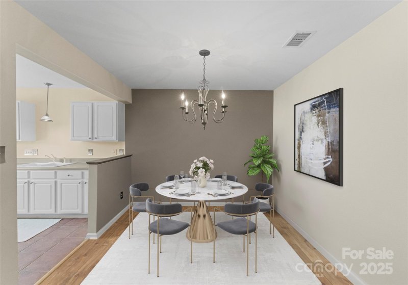 Property image 3 of 6635 Vlosi Drive in Carmel Heights, Charlotte, NC 28226