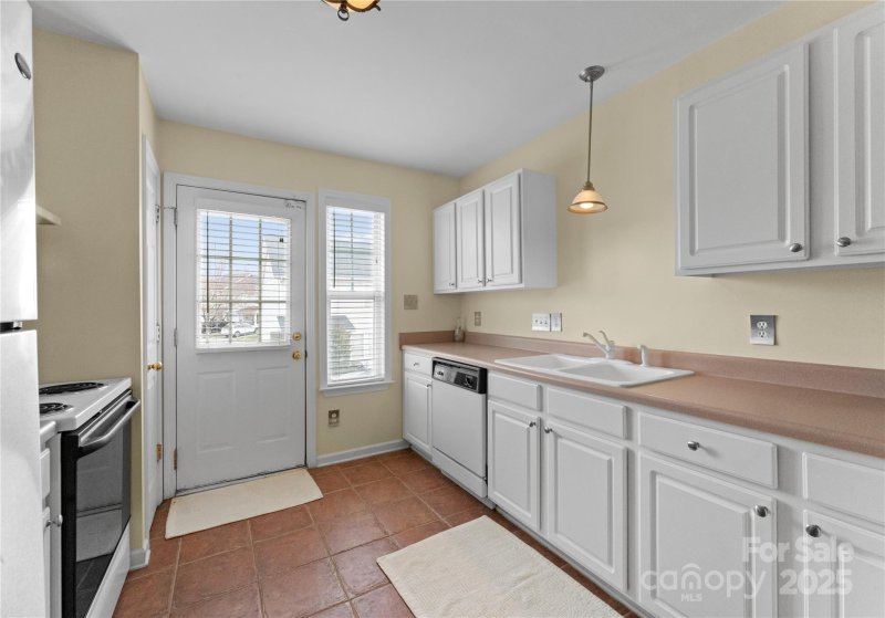 Property image 4 of 6635 Vlosi Drive in Carmel Heights, Charlotte, NC 28226