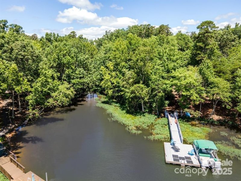 Property image 2 at 126 Moss Bank Court, New London, NC 28127