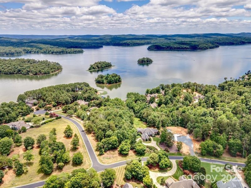 Property image 4 at 126 Moss Bank Court, New London, NC 28127