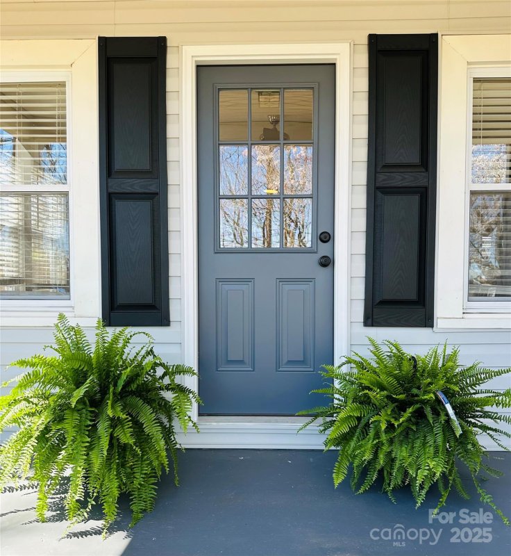 Property image 4 of 1385 5th Street in Tara Woods, Hickory, NC 28601