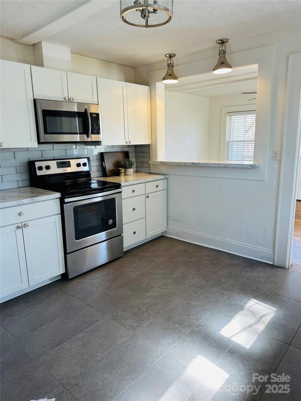 Property image 5 of 1385 5th Street in Tara Woods, Hickory, NC 28601