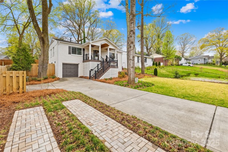 Property image 5 at 658 Manhasset Road, Charlotte, NC 28209