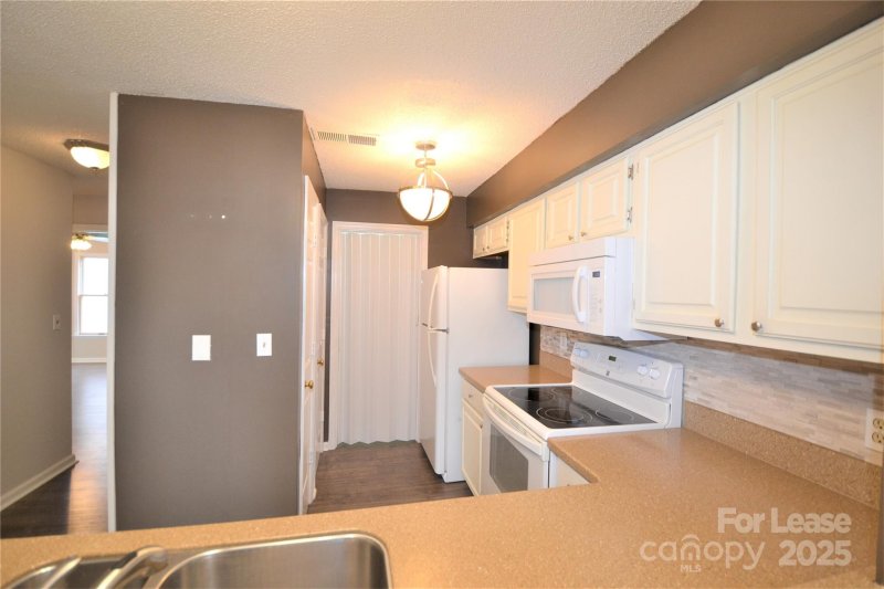 Property image 4 of 18809 Nautical Drive in Admirals Quarters, Cornelius, NC 28031