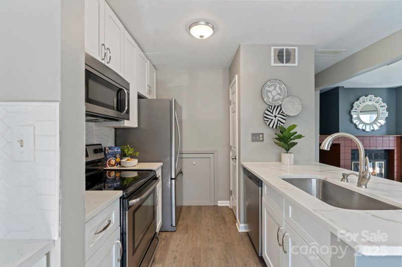 Property image 3 at 419 W 8th Street, Charlotte, NC 28202