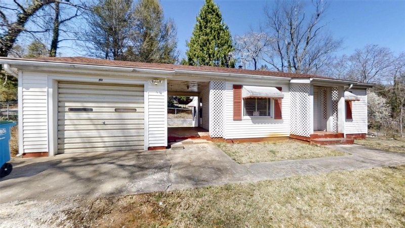 Property image 2 of 11 Season Lane in Cherokee Park, Asheville, NC 28805