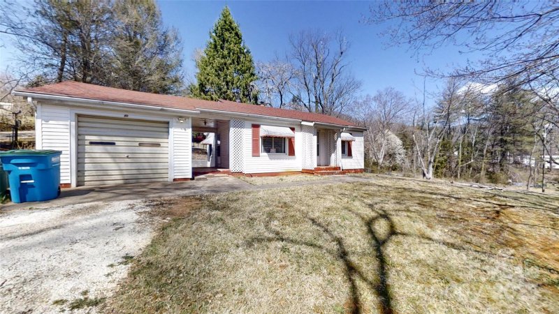 Property image 3 of 11 Season Lane in Cherokee Park, Asheville, NC 28805