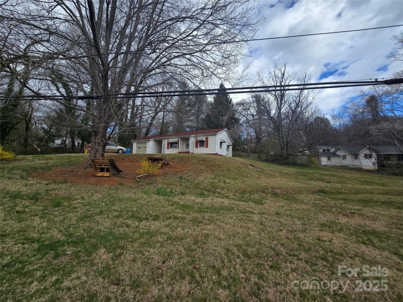 Property image 4 of 11 Season Lane in Cherokee Park, Asheville, NC 28805