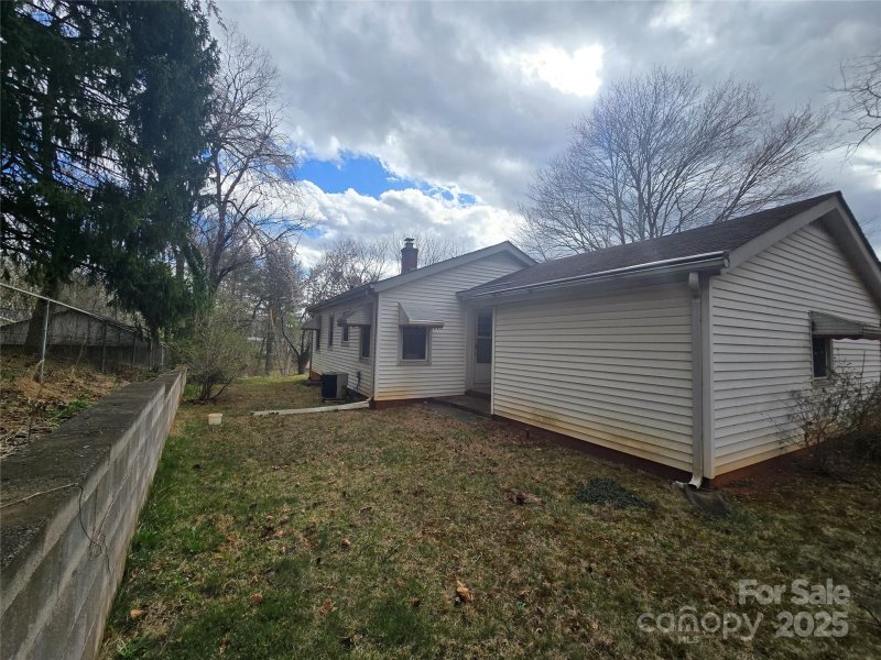 Property image 5 of 11 Season Lane in Cherokee Park, Asheville, NC 28805